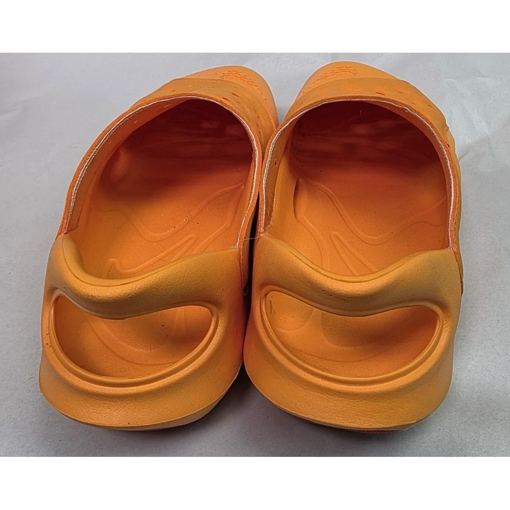 Nike (Sz 7 Y) Youth Aqua Swoosh Big Kids' Sandals Orange Peel